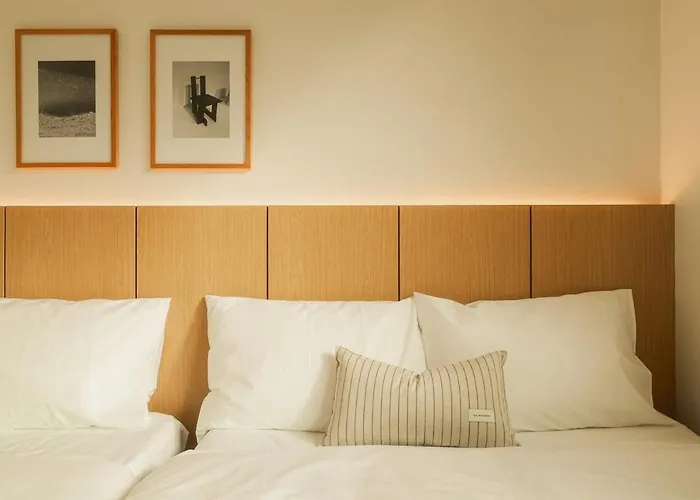 3 Minutes On Foot From Itaewon Station Line 6, 3 Bedrooms, 1 Living Room, 4 Beds, Maximum 8 People, Namsan, Myeongdong, Station, Olive Young, Daiso Nearby