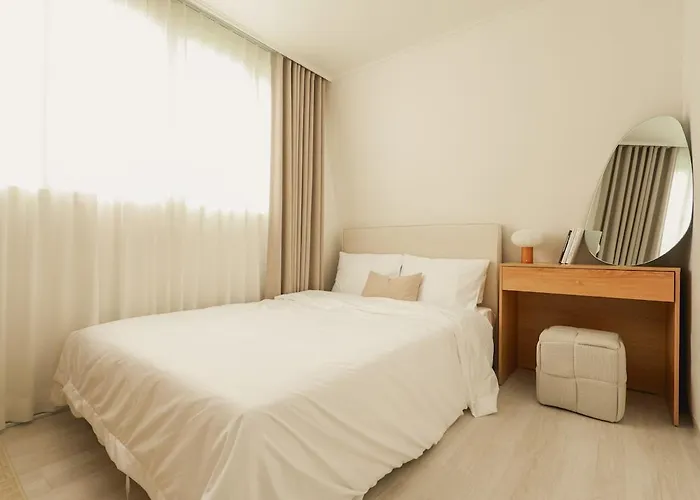 3 Minutes On Foot From Itaewon Station Line 6, 3 Bedrooms, 1 Living Room, 4 Beds, Maximum 8 People, Namsan, Myeongdong, Station, Olive Young, Daiso Nearby Appartamento