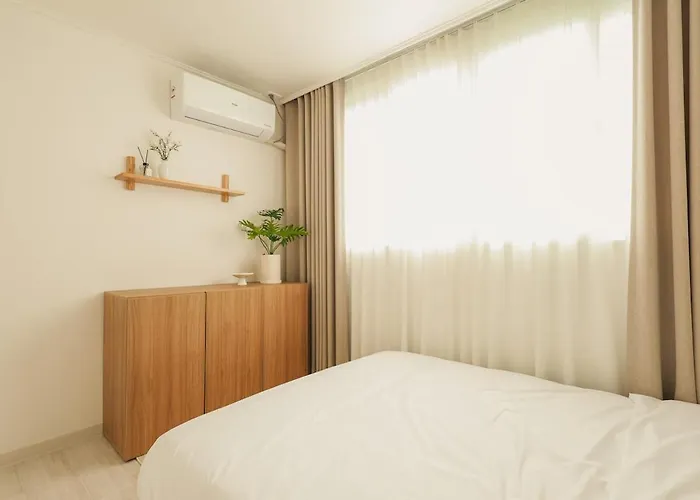 3 Minutes On Foot From Itaewon Station Line 6, 3 Bedrooms, 1 Living Room, 4 Beds, Maximum 8 People, Namsan, Myeongdong, Station, Olive Young, Daiso Nearby Appartamento Seul
