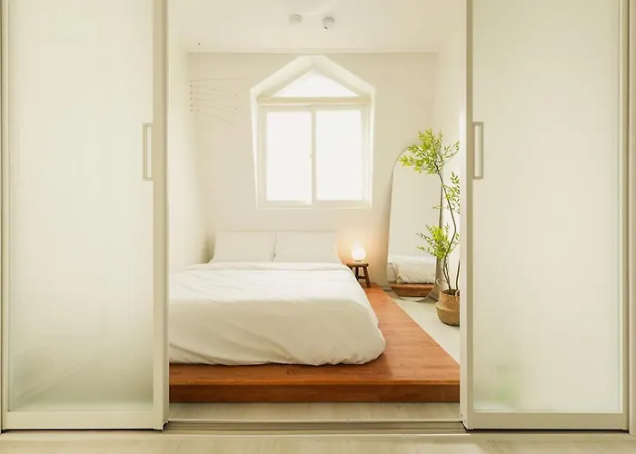 Appartamento 3 Minutes On Foot From Itaewon Station Line 6, 3 Bedrooms, 1 Living Room, 4 Beds, Maximum 8 People, Namsan, Myeongdong, Station, Olive Young, Daiso Nearby *