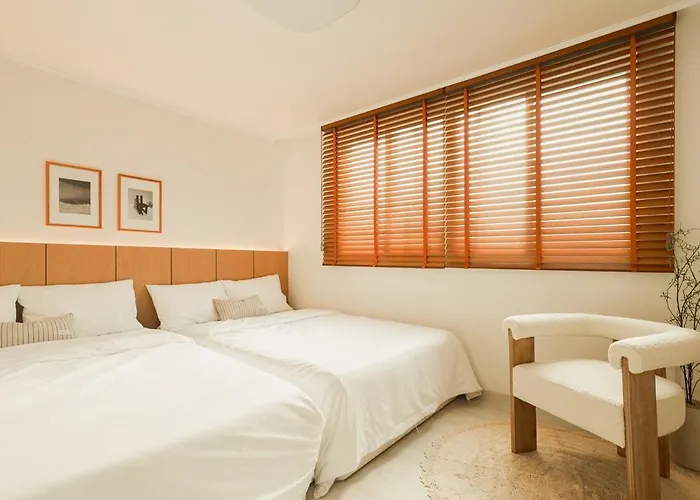 3 Minutes On Foot From Itaewon Station Line 6, 3 Bedrooms, 1 Living Room, 4 Beds, Maximum 8 People, Namsan, Myeongdong, Station, Olive Young, Daiso Nearby Appartamento Seul
