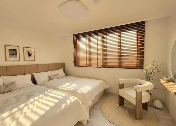 Appartamento 3 Minutes On Foot From Itaewon Station Line 6, 3 Bedrooms, 1 Living Room, 4 Beds, Maximum 8 People, Namsan, Myeongdong, Station, Olive Young, Daiso Nearby