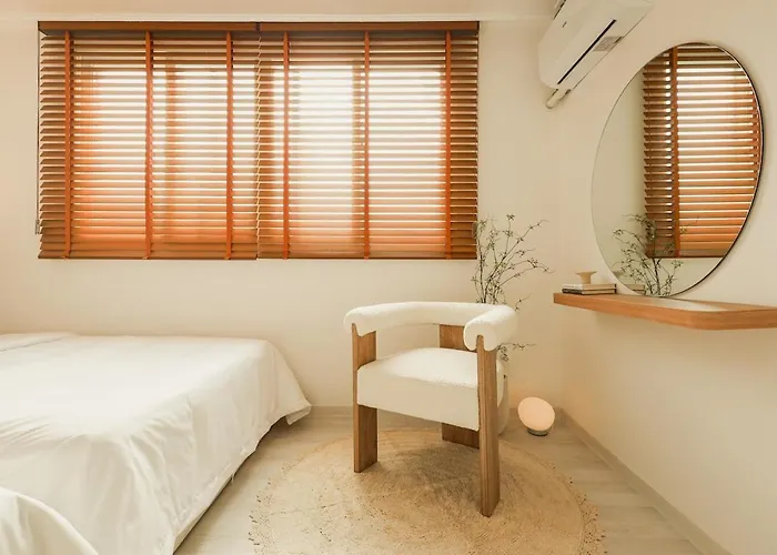 3 Minutes On Foot From Itaewon Station Line 6, 3 Bedrooms, 1 Living Room, 4 Beds, Maximum 8 People, Namsan, Myeongdong, Station, Olive Young, Daiso Nearby Seul