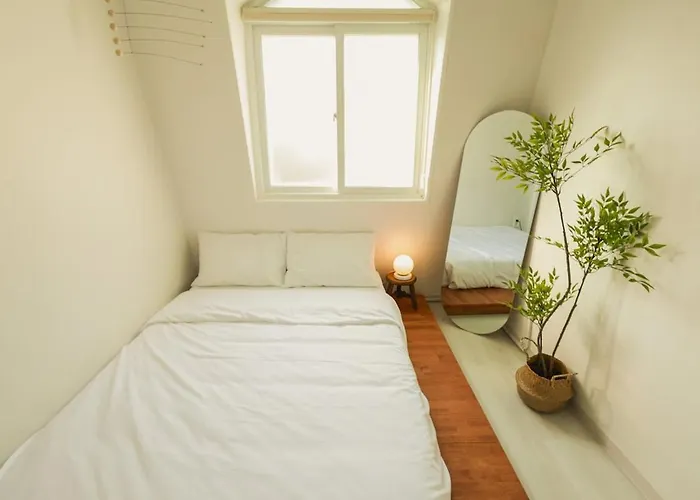 3 Minutes On Foot From Itaewon Station Line 6, 3 Bedrooms, 1 Living Room, 4 Beds, Maximum 8 People, Namsan, Myeongdong, Station, Olive Young, Daiso Nearby Appartamento