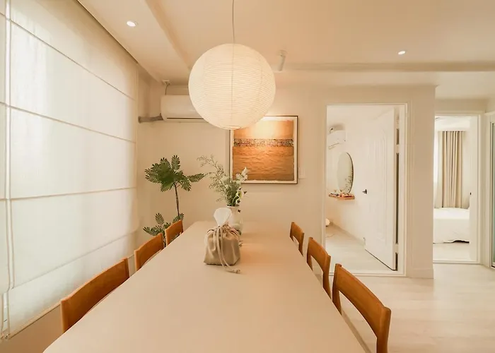 3 Minutes On Foot From Itaewon Station Line 6, 3 Bedrooms, 1 Living Room, 4 Beds, Maximum 8 People, Namsan, Myeongdong, Station, Olive Young, Daiso Nearby Appartamento Seul