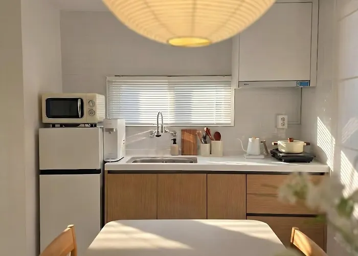 Appartamento 3 Minutes On Foot From Itaewon Station Line 6, 3 Bedrooms, 1 Living Room, 4 Beds, Maximum 8 People, Namsan, Myeongdong, Station, Olive Young, Daiso Nearby