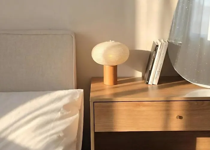 3 Minutes On Foot From Itaewon Station Line 6, 3 Bedrooms, 1 Living Room, 4 Beds, Maximum 8 People, Namsan, Myeongdong, Station, Olive Young, Daiso Nearby Seul