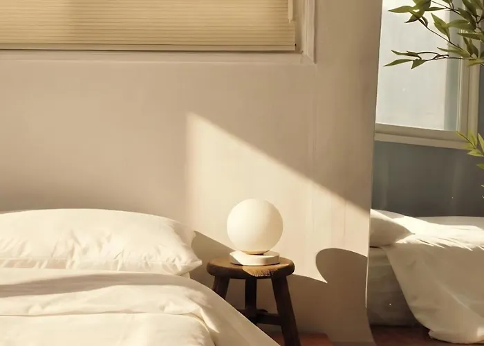 3 Minutes On Foot From Itaewon Station Line 6, 3 Bedrooms, 1 Living Room, 4 Beds, Maximum 8 People, Namsan, Myeongdong, Station, Olive Young, Daiso Nearby Seul